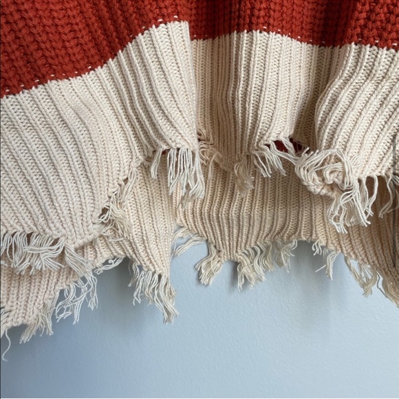 Boho Vintage Frayed Hem Off-Shoulder Sweater - Picture 10 of 14